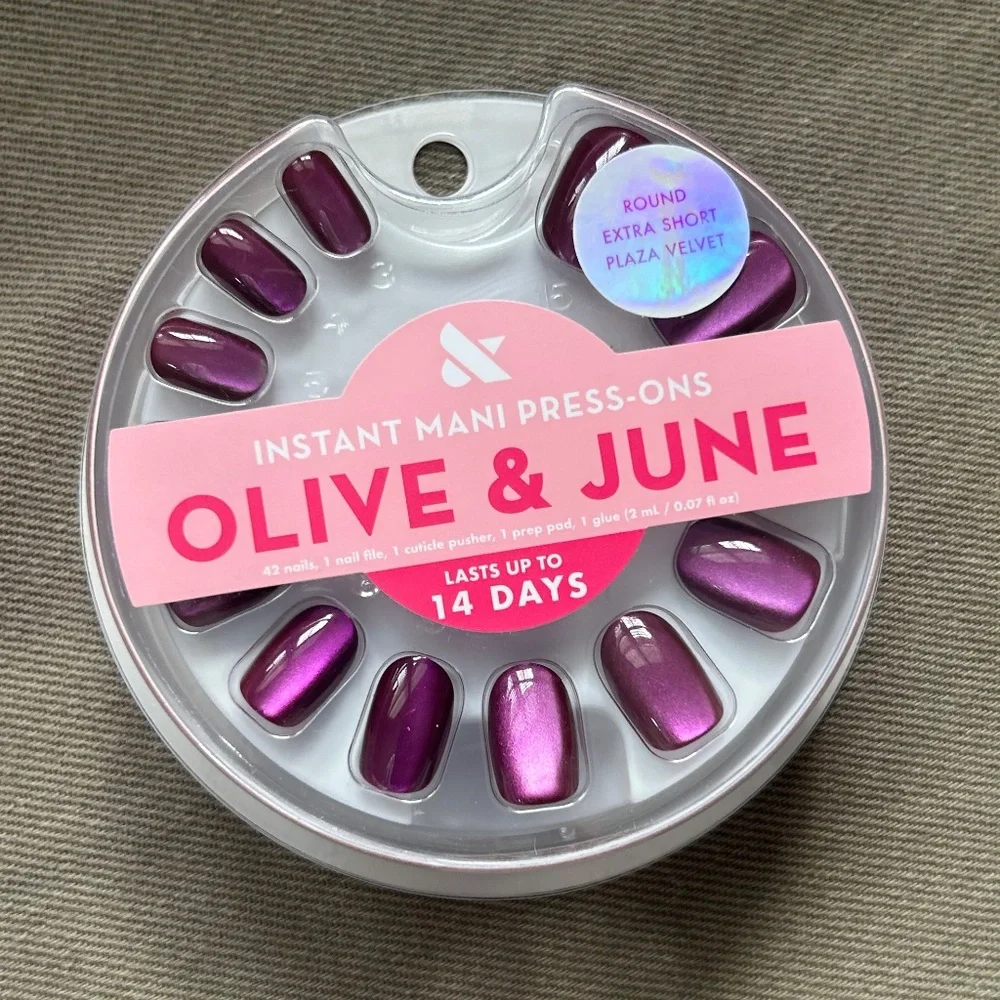 NWT Olive & June extra short press-on nails